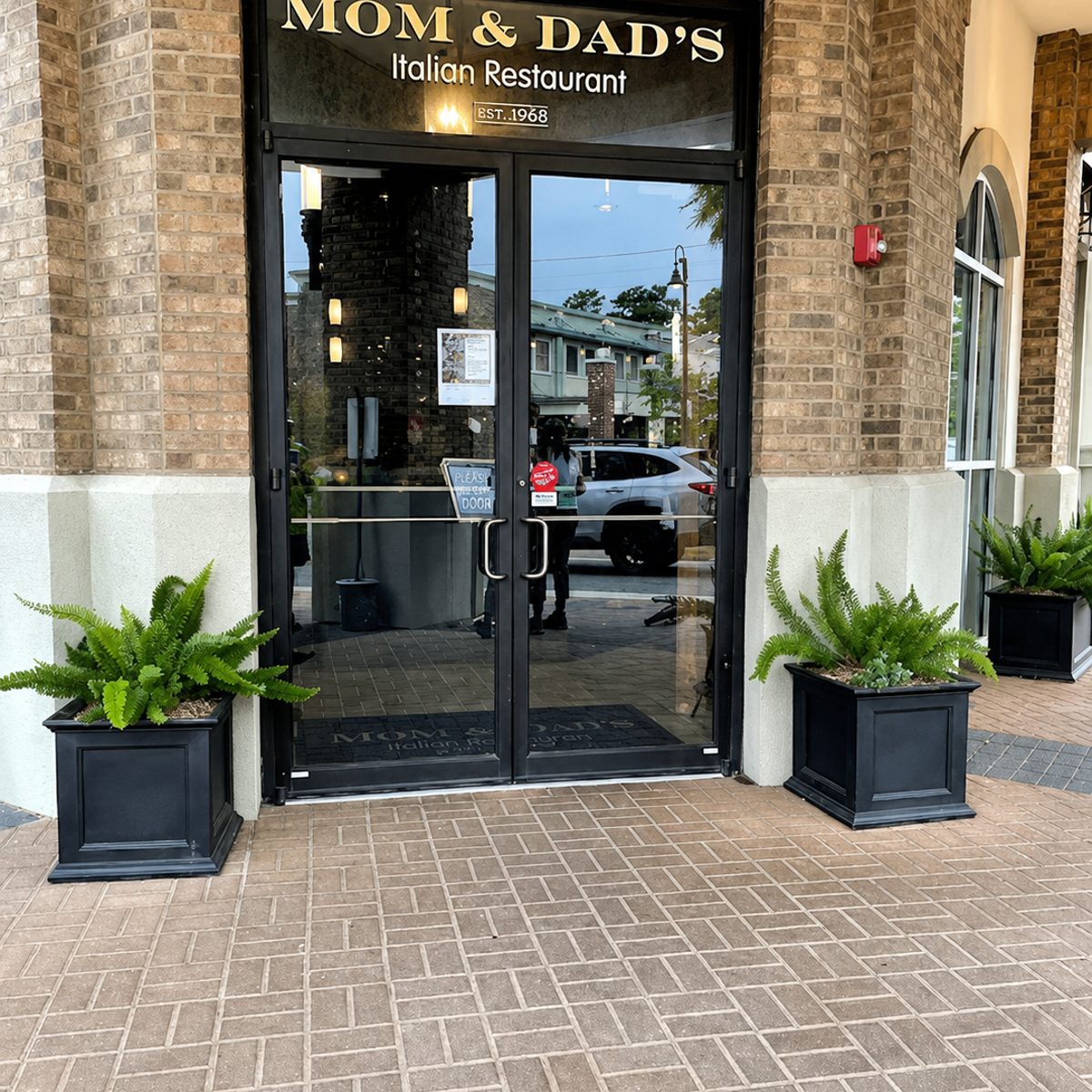 Welcome to Mom & Dad’s Italian Restaurant